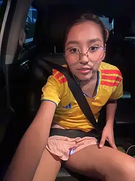 coraline Ro online show from June 17, 11:47 pm