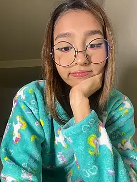 coraline Ro online show from June 25, 11:43 pm