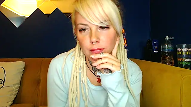 Snapshot of pixiedreadx chatting on October 20, 10:54 pm pixiedreadx online show from October 20, 10:54 pm