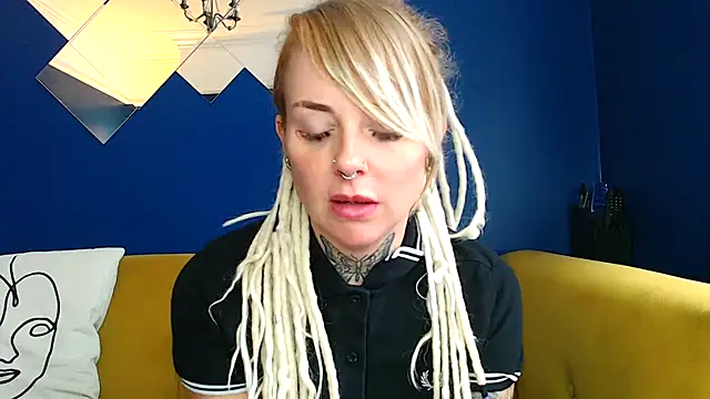 Snapshot of pixiedreadx chatting on October 13, 9:22 am pixiedreadx online show from October 13, 9:22 am