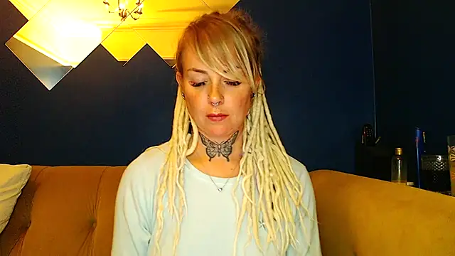 Snapshot of pixiedreadx chatting on October 7, 9:49 pm pixiedreadx online show from October 7, 9:49 pm