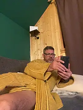 Mikemike19m online show from January 30, 8:10 pm