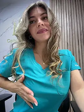 Snapshot of alicee16 chatting on June 13, 5:44 pm alicee16 online show from June 13, 5:44 pm