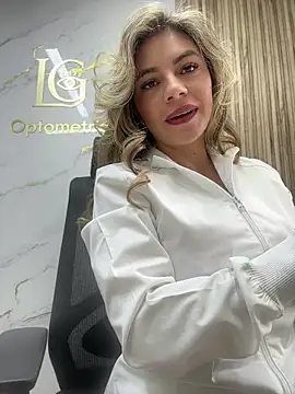Snapshot of alicee16 chatting on July 18, 5:10 pm alicee16 online show from July 18, 5:10 pm