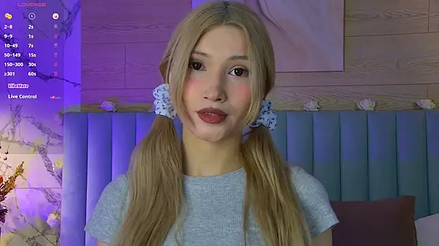 Snapshot of CarolReeves chatting on March 16, 5:47 am CarolReeves online show from March 16, 5:47 am