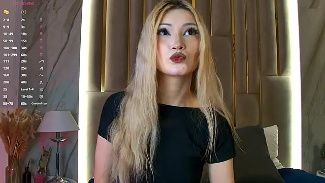 Snapshot of CarolReeves chatting on November 15, 5:55 am CarolReeves online show from November 15, 5:55 am