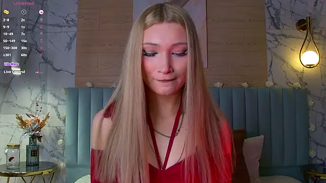 Snapshot of CarolReeves chatting on March 13, 6:05 am CarolReeves online show from March 13, 6:05 am