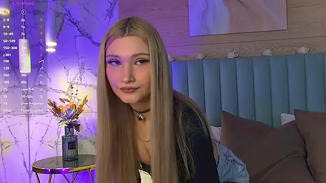 Snapshot of CarolReeves chatting on March 19, 9:06 am CarolReeves online show from March 19, 9:06 am