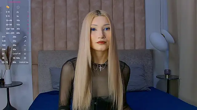 Snapshot of CarolReeves chatting on October 16, 5:59 am CarolReeves online show from October 16, 5:59 am