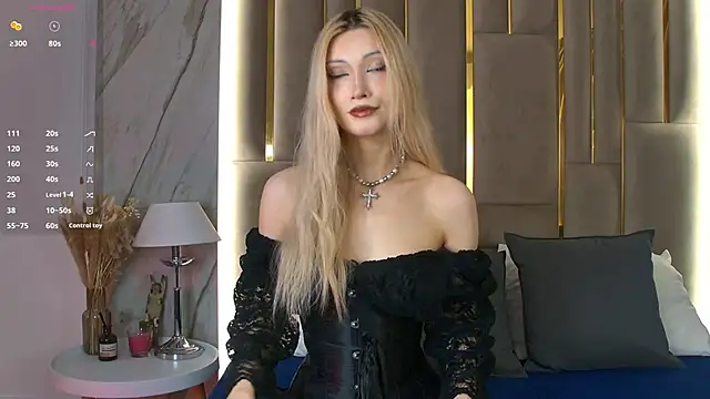 Snapshot of CarolReeves chatting on November 8, 6:06 am CarolReeves online show from November 8, 6:06 am