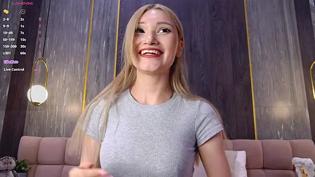 Snapshot of CarolReeves chatting on March 15, 4:43 pm CarolReeves online show from March 15, 4:43 pm