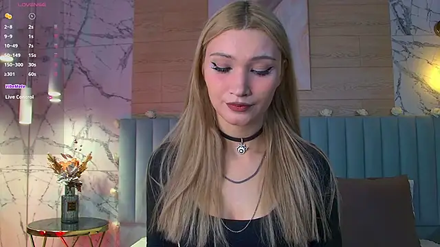 Snapshot of CarolReeves chatting on March 19, 5:41 am CarolReeves online show from March 19, 5:41 am