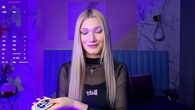 Snapshot of CarolReeves chatting on October 14, 10:05 am CarolReeves online show from October 14, 10:05 am