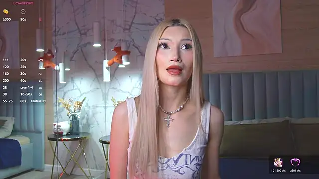 Snapshot of CarolReeves chatting on October 24, 6:12 am CarolReeves online show from October 24, 6:12 am