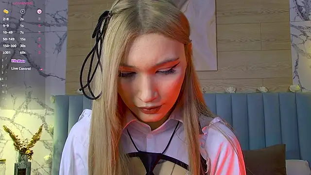 Snapshot of CarolReeves chatting on March 10, 6:05 am CarolReeves online show from March 10, 6:05 am