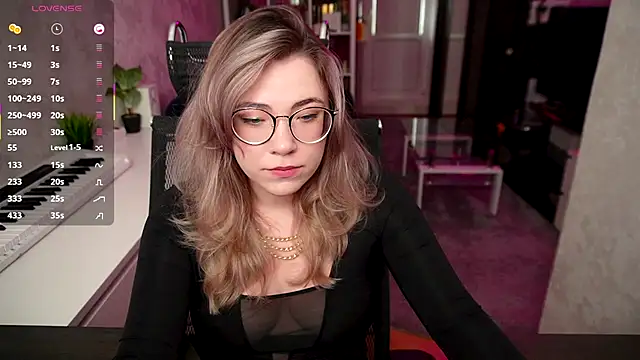 Snapshot of RemyCute chatting on October 4, 12:07 pm RemyCute online show from October 4, 12:07 pm