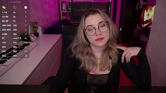 Snapshot of RemyCute chatting on March 20, 7:35 pm RemyCute online show from March 20, 7:35 pm