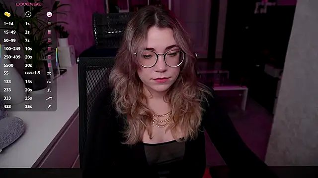 Snapshot of RemyCute chatting on October 20, 7:03 pm RemyCute online show from October 20, 7:03 pm