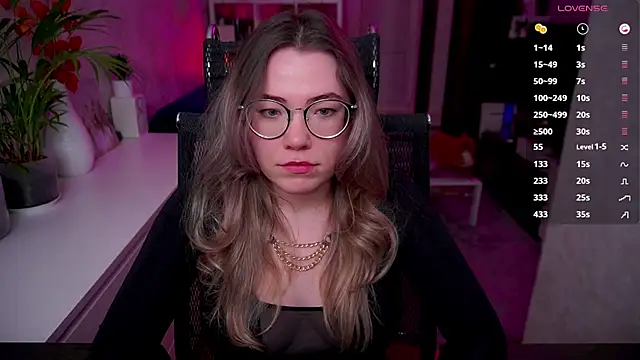 RemyCute online show from April 7, 8:10 pm