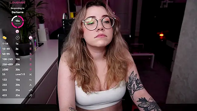 Snapshot of RemyCute chatting on October 25, 4:18 pm RemyCute online show from October 25, 4:18 pm