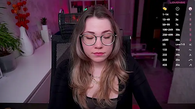 RemyCute online show from April 19, 5:25 pm