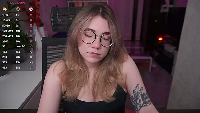 Snapshot of RemyCute chatting on November 2, 3:06 pm RemyCute online show from November 2, 3:06 pm