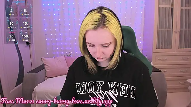 EmmyBunny online show from February 5, 2:24 pm