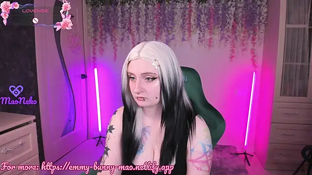 EmmyBunny online show from April 22, 3:41 pm