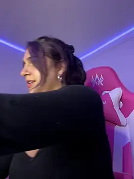 Alicia Ruiz online show from February 1, 1:15 am