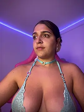 Alicia Ruiz online show from April 4, 8:48 pm