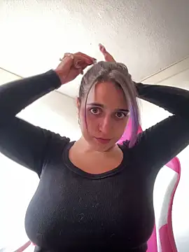 Alicia Ruiz online show from May 18, 8:02 pm