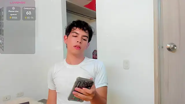 Snapshot of Blum_icee chatting on December 17, 9:09 pm Blum icee online show from December 17, 9:09 pm