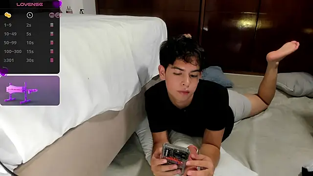 Snapshot of Blum_icee chatting on December 2, 7:54 am Blum icee online show from December 2, 7:54 am