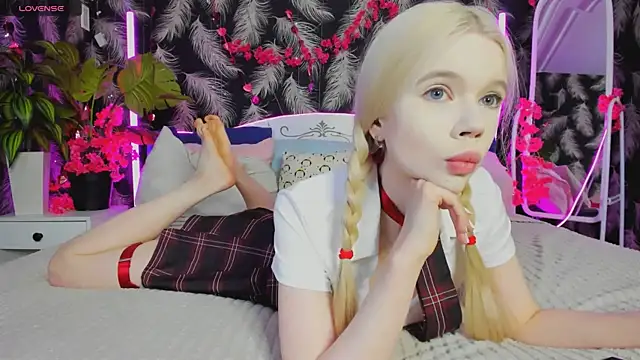 Lollita Lewis online show from December 15, 8:36 pm