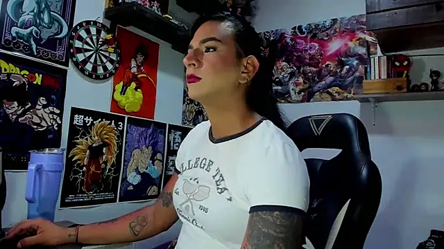 Snapshot of dariell_smokesexx chatting on June 12, 6:11 am dariell smokesexx online show from June 12, 6:11 am