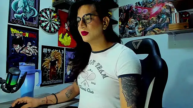 Snapshot of dariell_smokesexx chatting on June 7, 10:31 am dariell smokesexx online show from June 7, 10:31 am