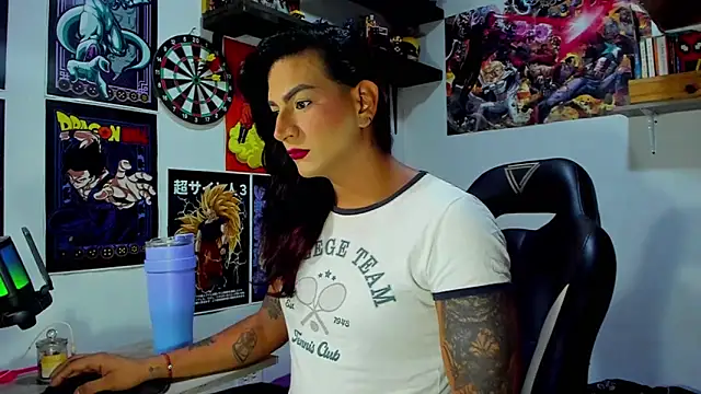 Snapshot of dariell_smokesexx chatting on June 24, 7:11 pm dariell smokesexx online show from June 24, 7:11 pm