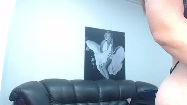 Snapshot of camilleDiaz16 chatting on November 16, 9:30 pm camilleDiaz16 online show from November 16, 9:30 pm