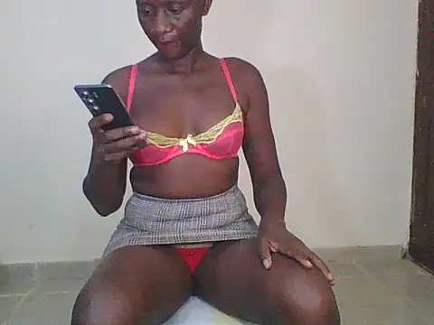 Snapshot of SilentQueen93 chatting on September 18, 1:58 pm SilentQueen93 online show from September 18, 1:58 pm