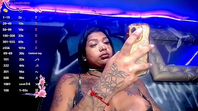 IsabellBigtitsxx online show from February 19, 10:18 pm