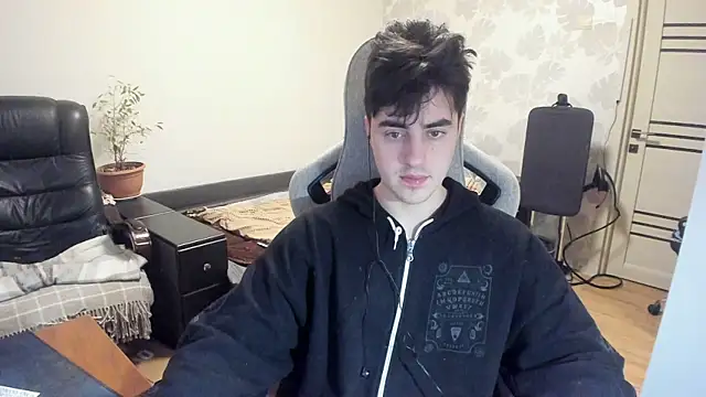 Snapshot of Knuckles17 chatting on December 4, 11:09 am Knuckles17 online show from December 4, 11:09 am