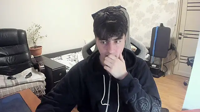 Snapshot of Knuckles17 chatting on December 15, 12:16 am Knuckles17 online show from December 15, 12:16 am