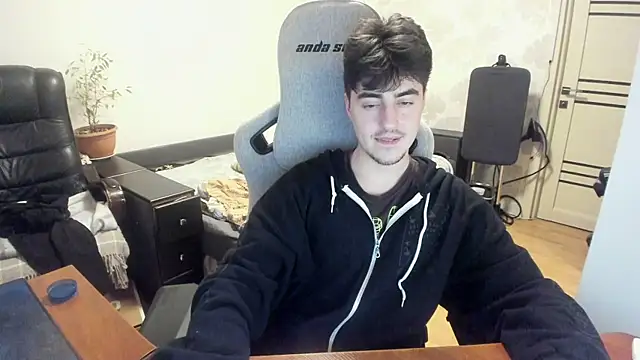 Snapshot of Knuckles17 chatting on November 28, 1:06 am Knuckles17 online show from November 28, 1:06 am