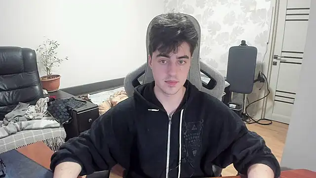 Snapshot of Knuckles17 chatting on December 5, 1:49 am Knuckles17 online show from December 5, 1:49 am