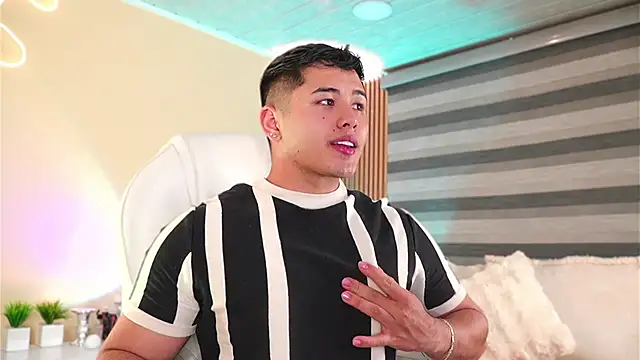 Snapshot of MatiasKorn chatting on November 28, 6:13 am MatiasKorn online show from November 28, 6:13 am