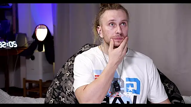 rusbigpaul online show from December 18, 6:01 pm