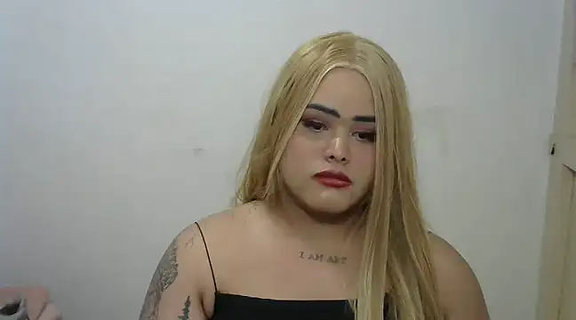 Snapshot of antonellasex1998 chatting on February 15, 8:22 am antonellasex1998 online show from February 15, 8:22 am