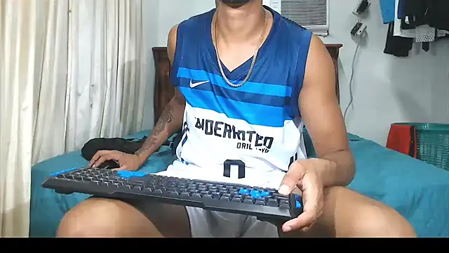 Snapshot of black_latin23cm chatting on July 2, 10:49 pm black latin23cm online show from July 2, 10:49 pm
