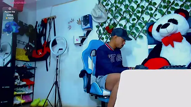 black latin23cm online show from January 11, 1:34 am