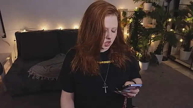Snapshot of bitchofsun_ chatting on June 20, 4:45 pm bitchofsun online show from June 20, 4:45 pm
